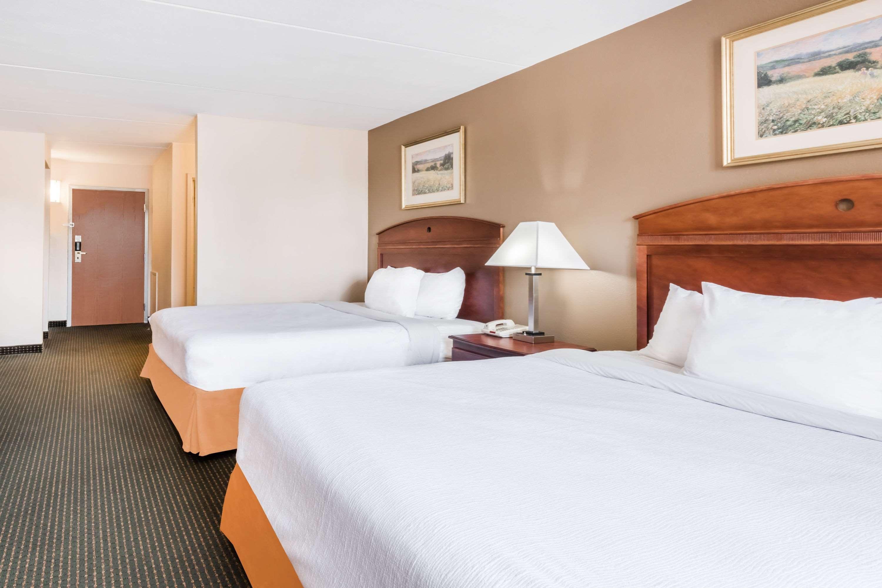 รามาดา บาย วินด์แฮม แฮริสเบิร์ก/เฮอร์ชีย์ แอเรีย Hotel แฮร์ริสเบิร์ก ภายนอก รูปภาพ