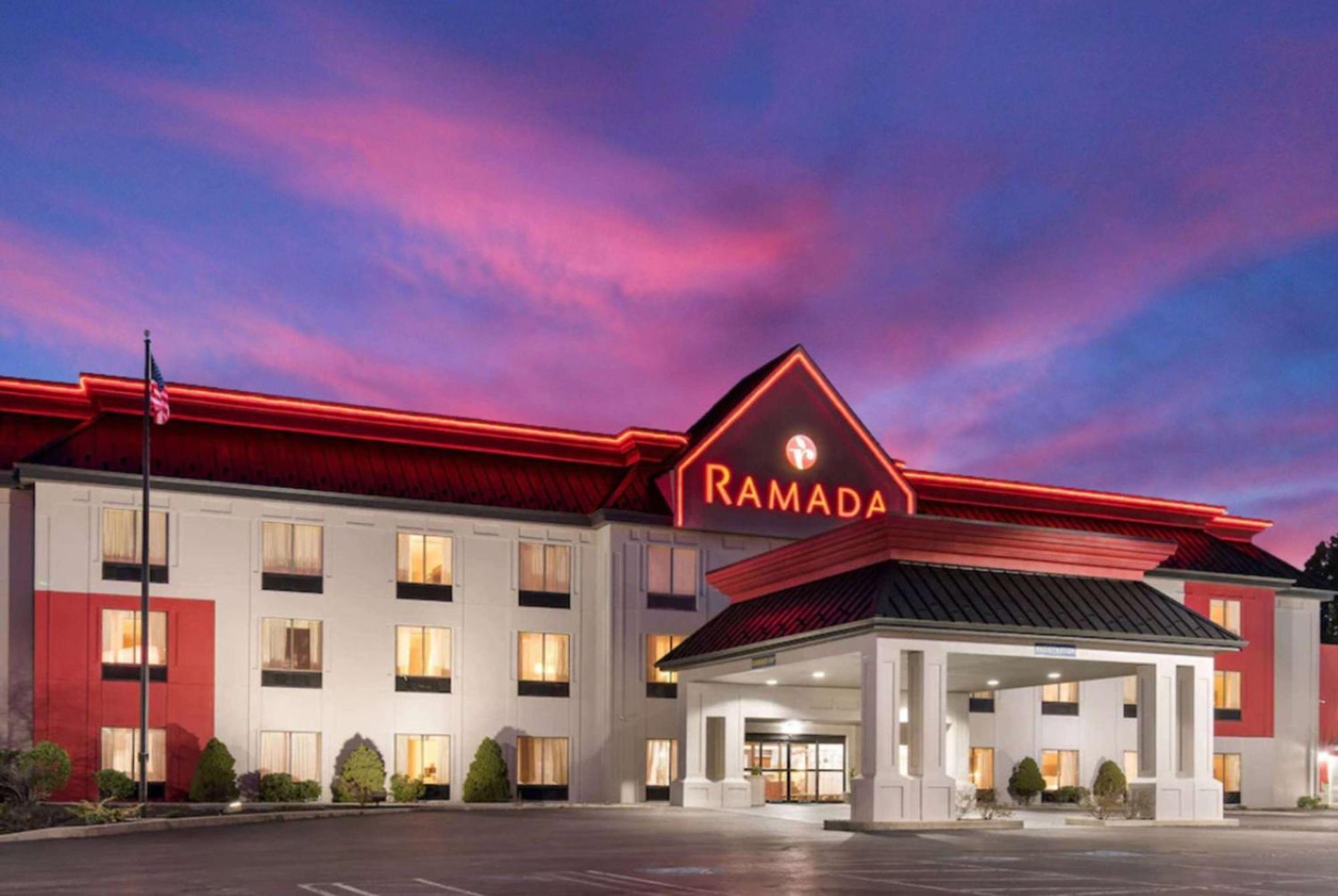 รามาดา บาย วินด์แฮม แฮริสเบิร์ก/เฮอร์ชีย์ แอเรีย Hotel แฮร์ริสเบิร์ก ภายนอก รูปภาพ